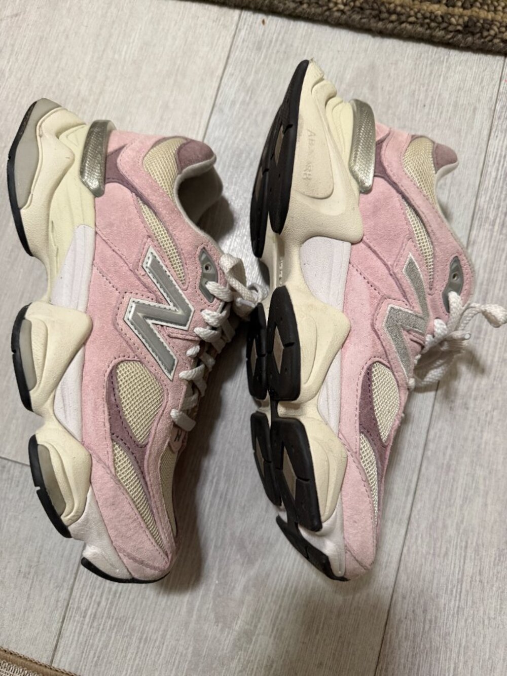 New Balance 9060 Sneakers, Size 8.5 - Picture 6 of 7
